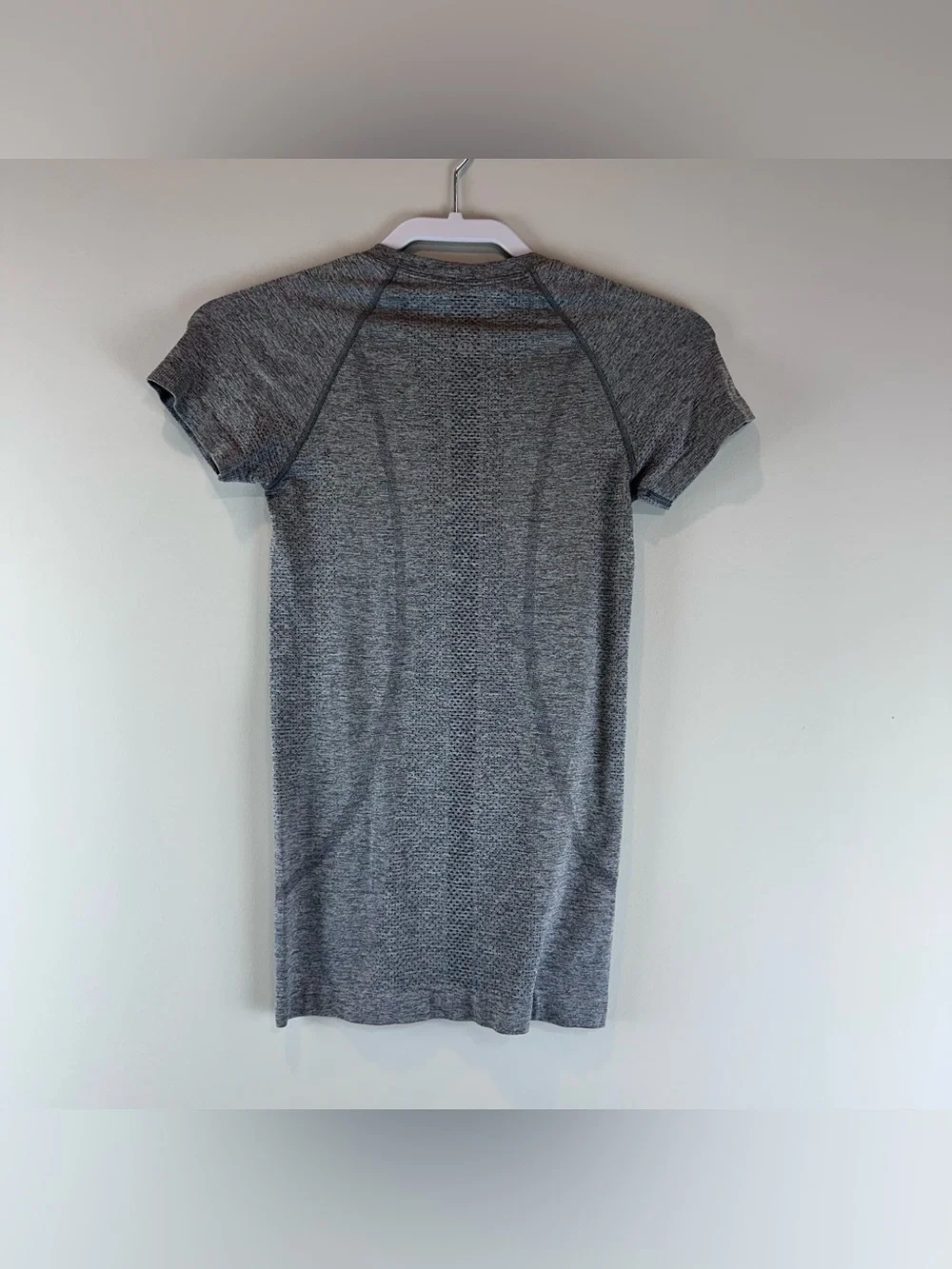 Lululemon Heathered Gray Athletic Swiftly Tech Short Sleeve Shirt Size 2